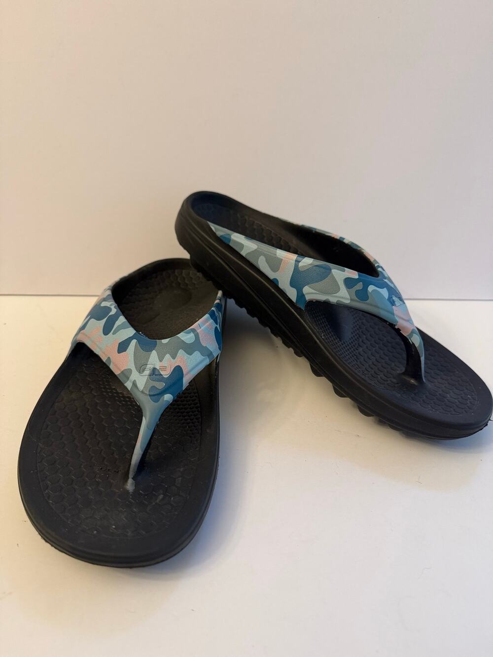 Spenco Fusion Thong Sandals Women’s Size 10 Blue Pink Camo Comfort Flip Flops